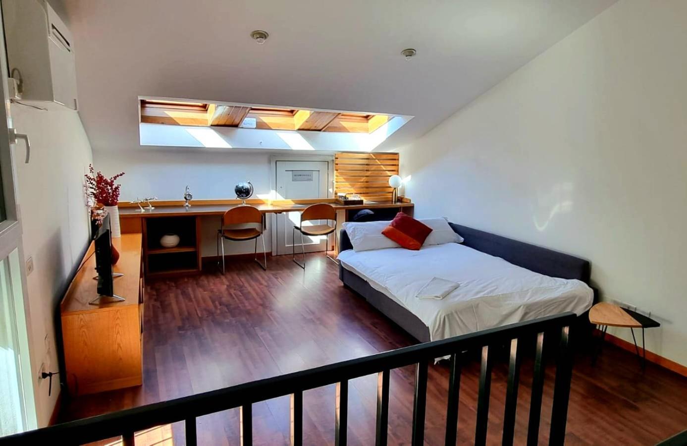 Bright With Attic Appartement Bologne